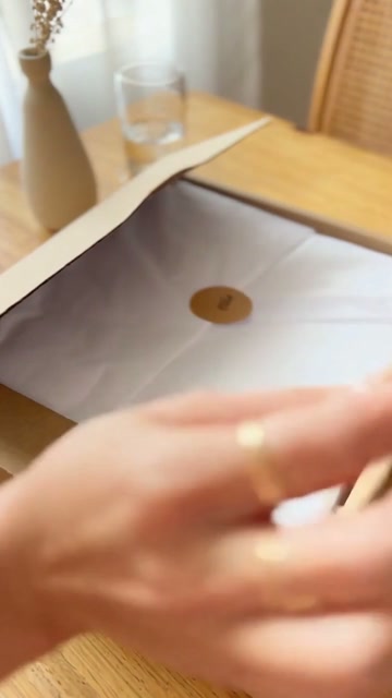 Criativo UGC gerado pela Konv: Vestido Unboxing